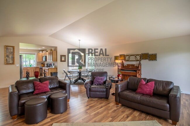 1900 Teal Dr