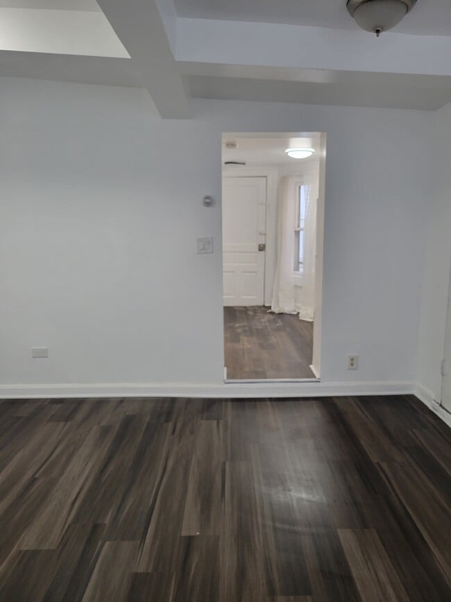 Building Photo - 3240 S Hoyne Ave Unit 1st FL Rear