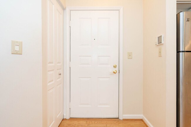 Photo - 1 BR 1 BA Condo in Reston