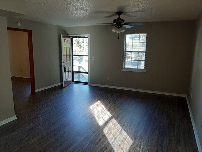 Photo - LEASED- 2 Br/1 Ba Downstairs Duplex @634 Van Buren St. in Heber Springs AR ($555 w/water+garbage)