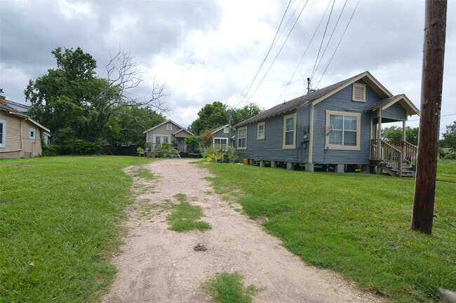 Photo - 2712 Holman St