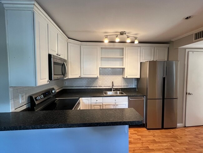 Building Photo - 1800 Dewitt Ave Unit A Rental