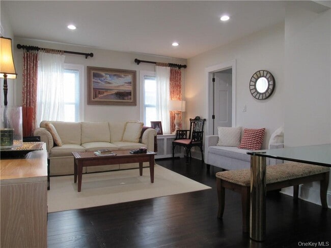 Building Photo - 242 William St Unit 1