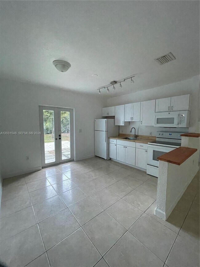 Photo - 420 SW 25th Ave