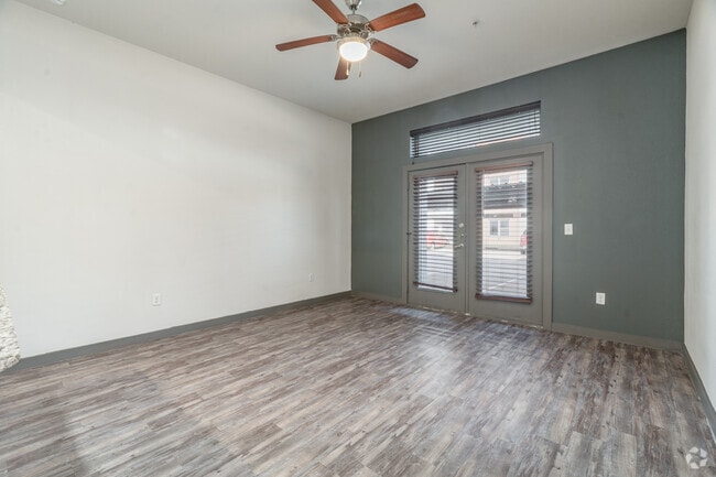 2BR, 2BA - 1,053SF - Living Room