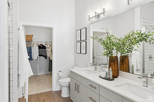 B2 - 2BR, 2BA - 1,148SF - Bathroom