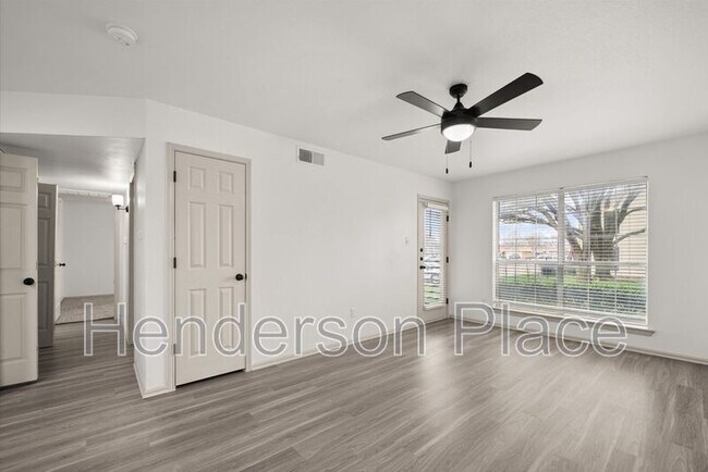 Photo - 170 Henderson St