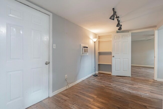 Photo - 4206 Walker St Unit B