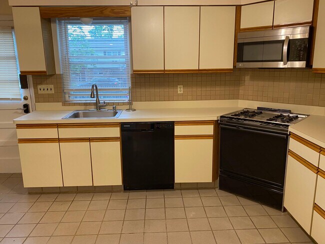 Photo - 601 Mountain Ave