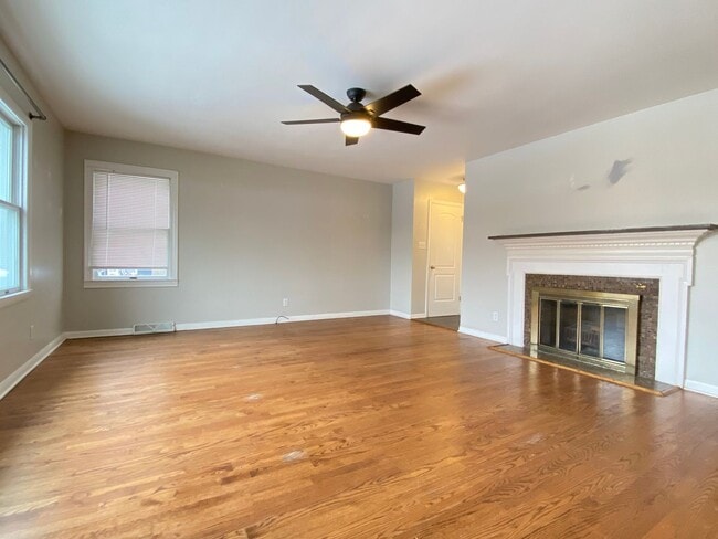 Photo - 3 Bedroom In Highland, IN