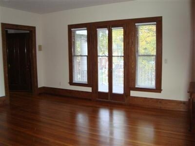 Photo - 400 College St SE