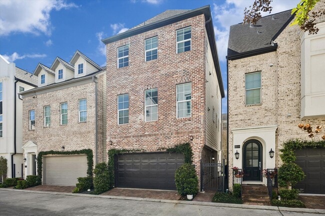Building Photo - 2016 Covent Garden Station