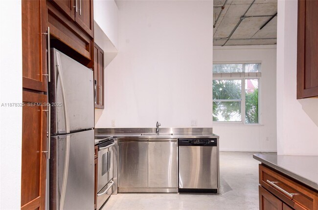 Photo - 250 NW 23rd St Unidad 308