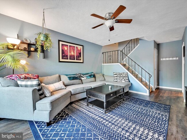 Photo - 212 Saratoga Ct