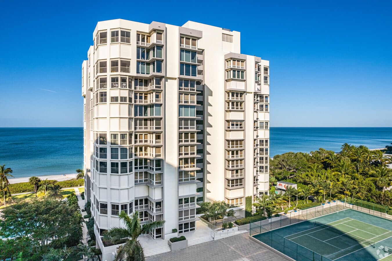 4051 Gulf Shore Blvd N - La Mer Condominium