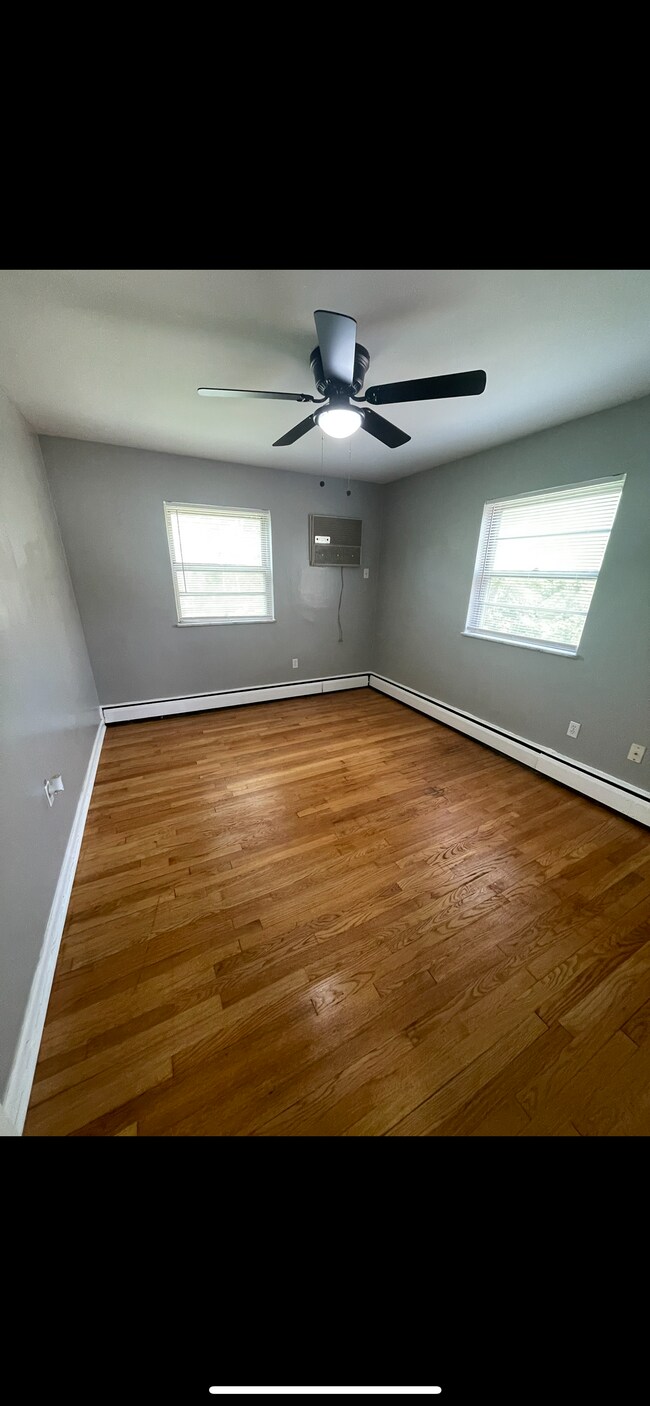 Bedroom - 100 Clinton Springs Ave Unit 4