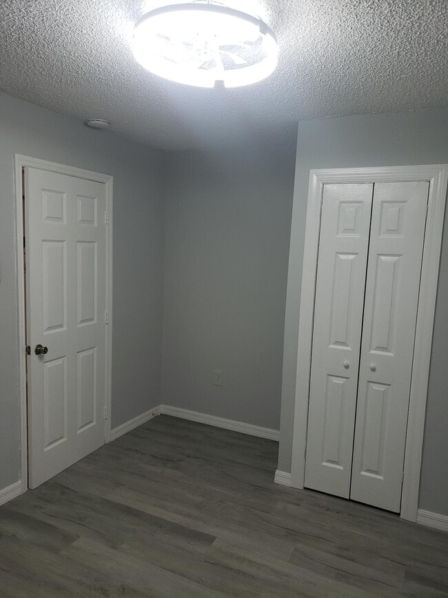 Photo - 2106 Henry St NE Unidad A