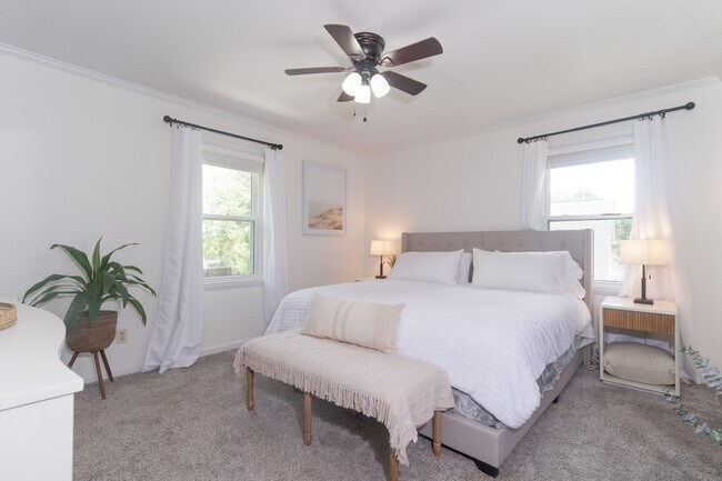 Master bedroom - 3387 Cedar Ln