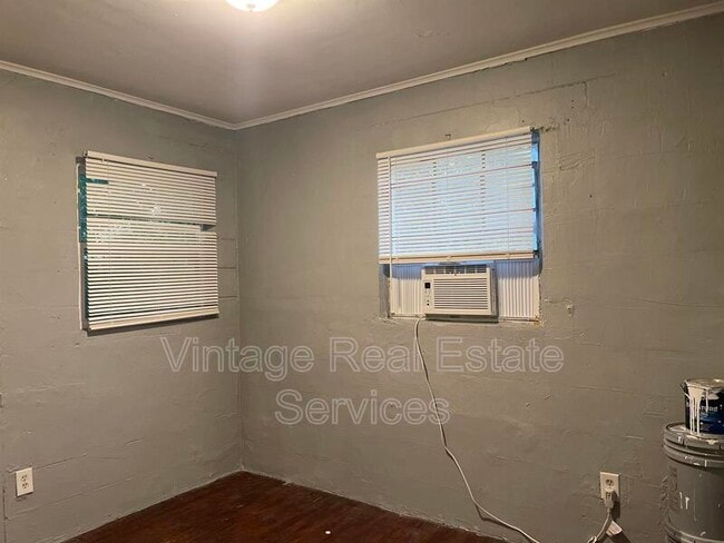 Photo - 843 Union St S Unit #D