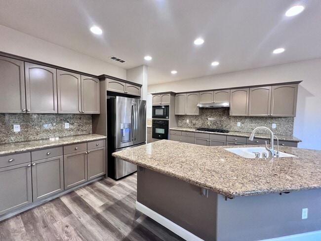 Photo - $2,895 Barstow & De Wolf, 4 Bedroom House - Dennis Ave. Clovis / Energy Efficient Smart Home