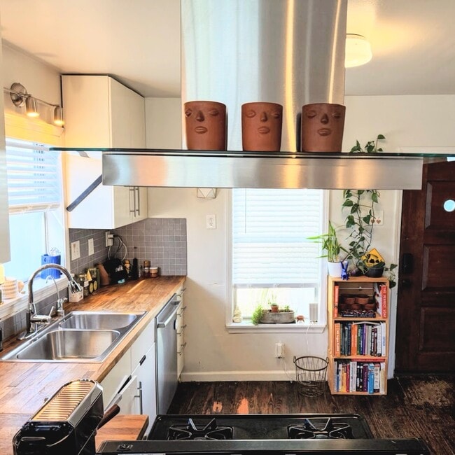 Photo - 3004 E 18th St