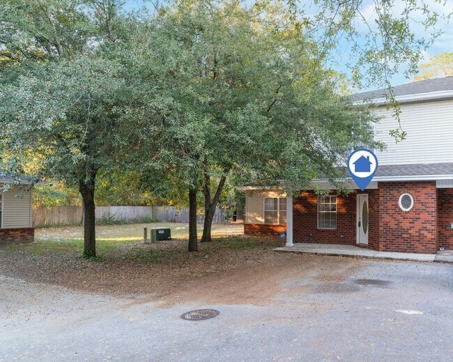Photo - 827 Fairview Dr