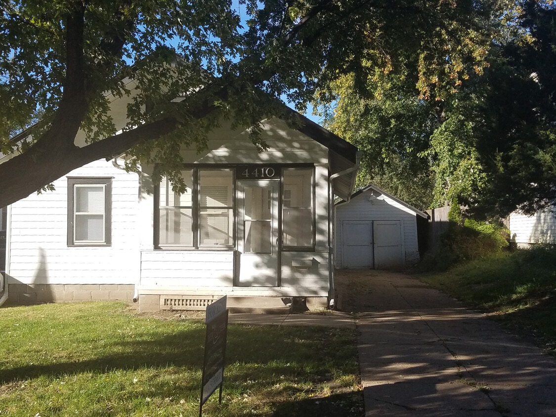 2 Bed/1 Bath - 2 Bed/1 Bath