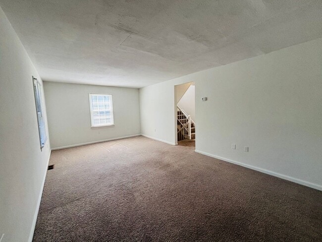 Photo - 702 Cambridge Rd