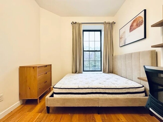 Photo - Furnished room/NOT APARTMENT Unit 2