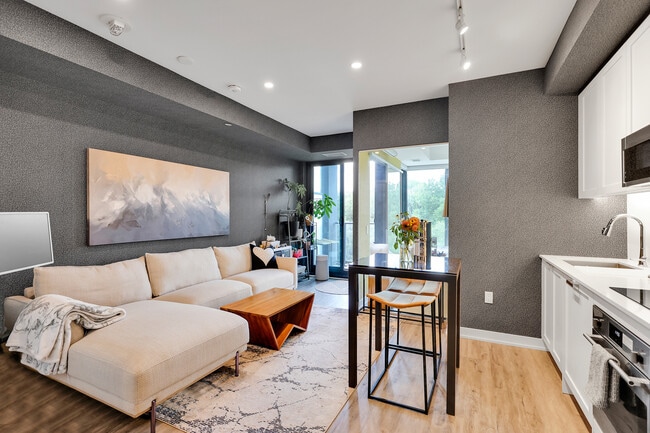 Photo - 250 Lawrence Ave W