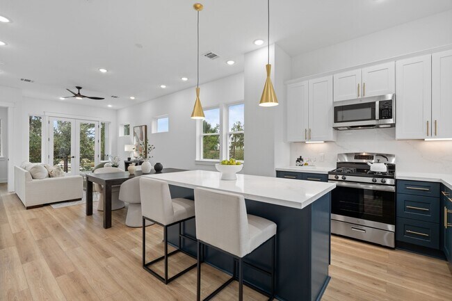 Photo - 717 Janisch Rd