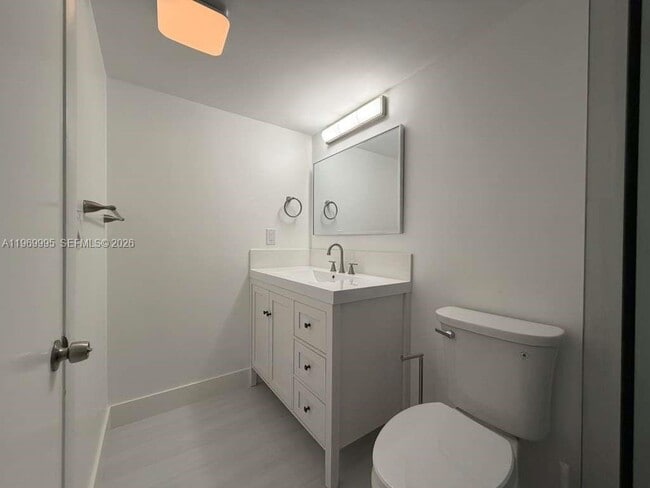 Photo - 301 SE 3rd St Unidad 109