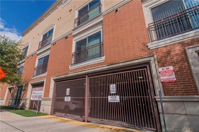 Photo - 1401 E 4th St Unit 312