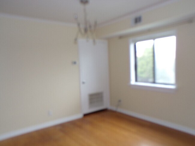 Photo - Top Floor Condo in Alexandria- Van Dorn Area