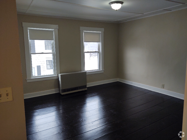 Building Photo - 22 Western Ave Rental