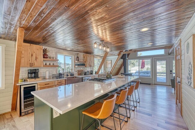 115 Loop Dr
