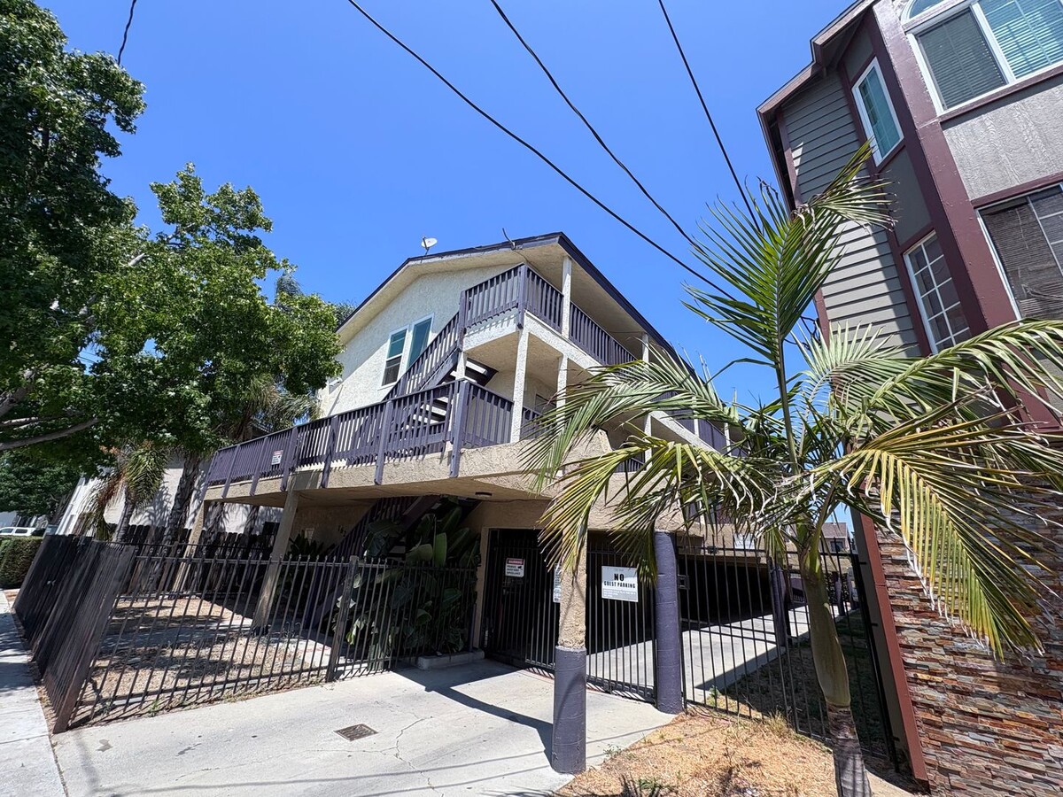 Photo - 1621 E 5th St Apartment Unit 4