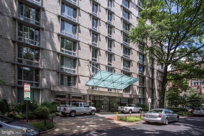 Building Photo - 940 25th St NW Unit 309S