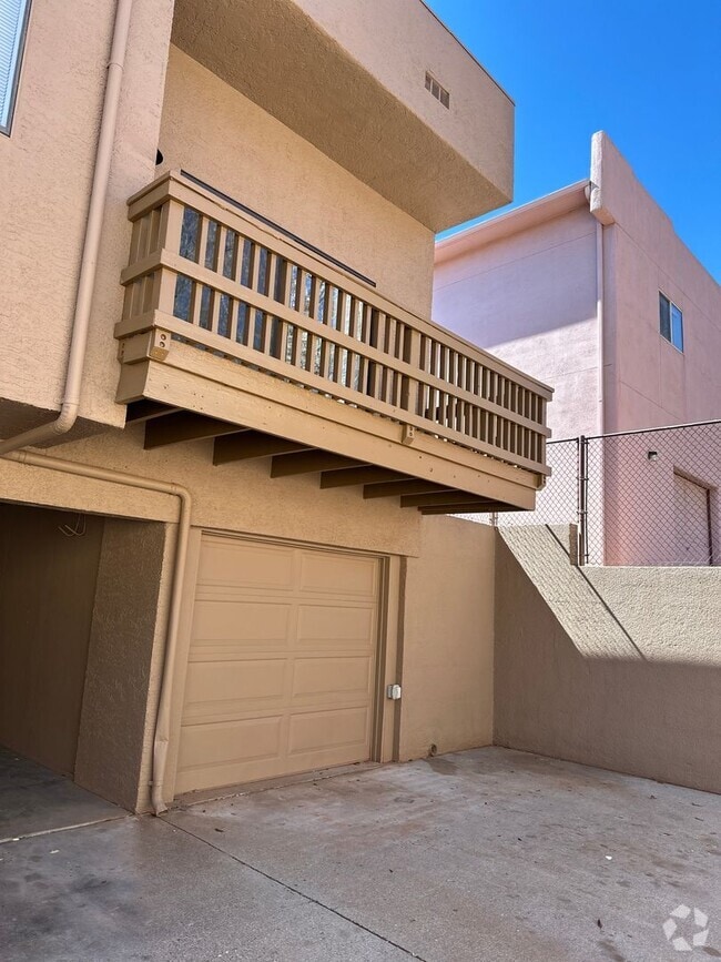 Building Photo - APARTMENT WITH GARAGE INCLUDED - SEDONA - ...