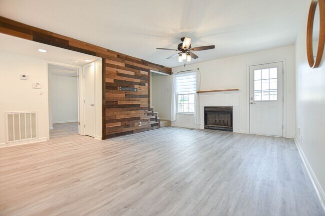 Photo - Pet Friendly Three Bedroom!