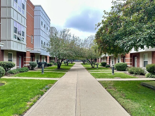 Building Photo - 3224 N Kilbourn Ave Unit J07P Rental