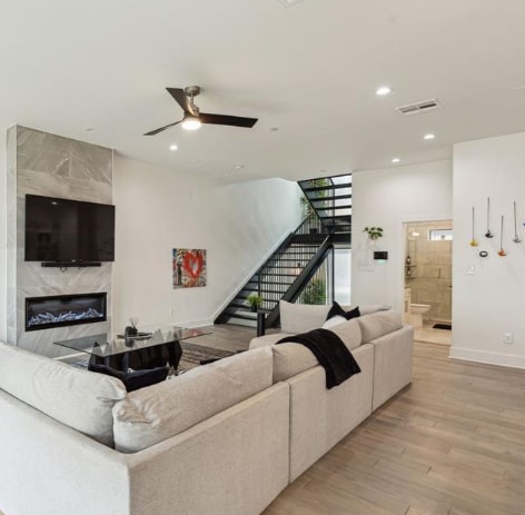 Photo - 422 W 9th St Unit 3302.5