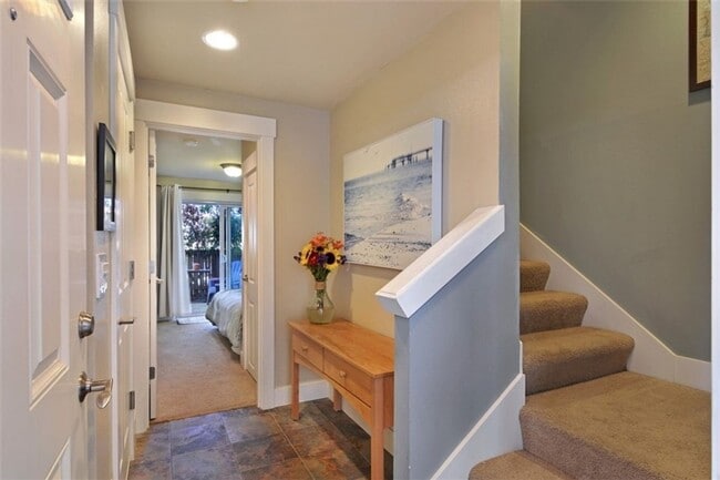 Photo - 8513B Stone Ave N