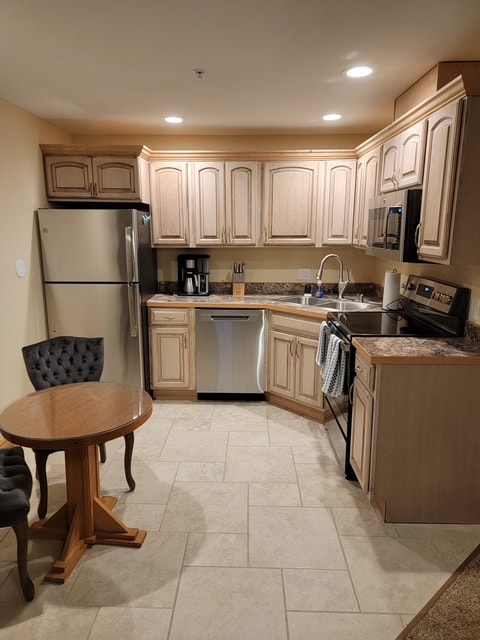 Building Photo - 100 W Barnum St Rental