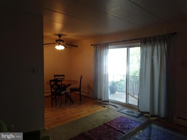 Photo - 610 W 11th St Unit 6