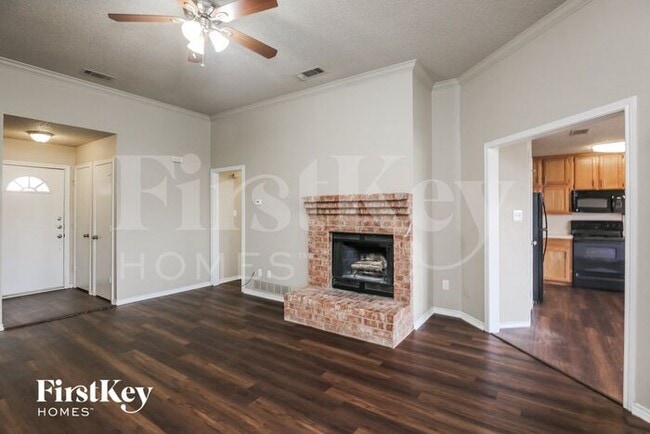 Photo - 901 Meadow Cir N