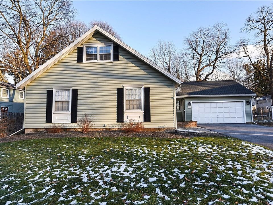 Photo - 690 Clover St