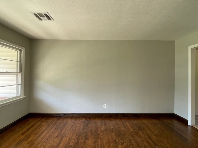 Photo - 1101 Sycamore Dr