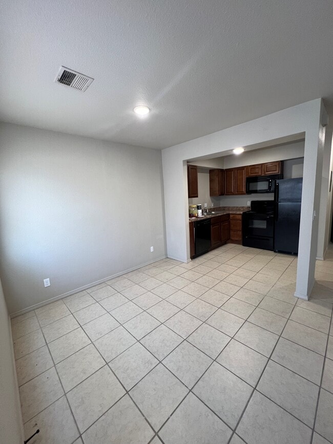 Photo - 2940 McClelland Blvd Unidad 2942