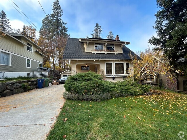 Building Photo - Charming South Hill Craftsman Rental